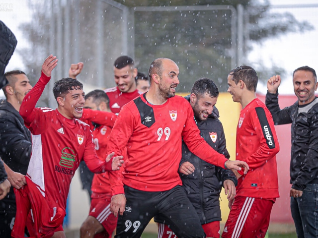 מתקרבת לרעננה. טירה חוגגת (נזיה סולטאן)